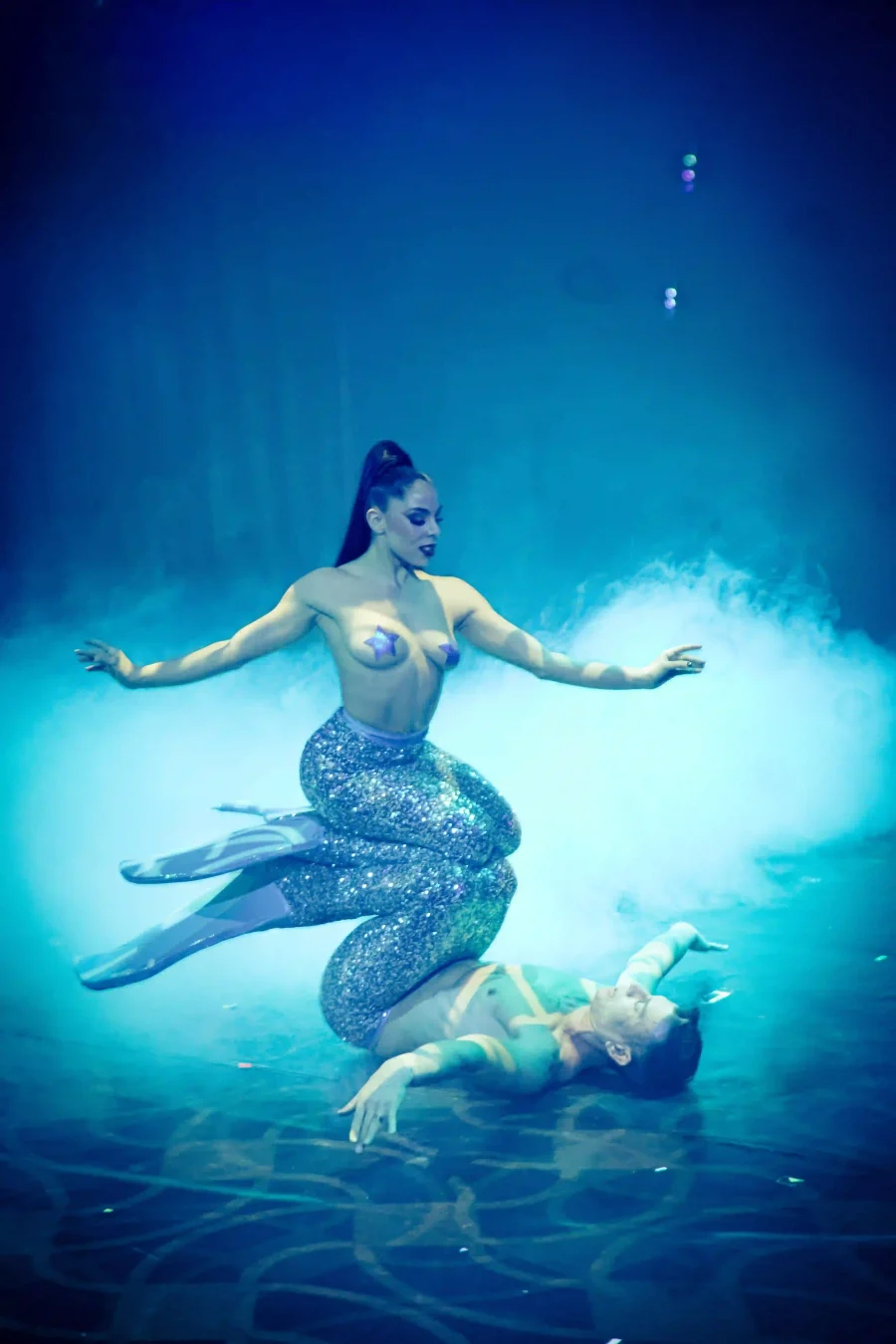 Profite d'un cabaret façon cirque et d'un spectacle aérien