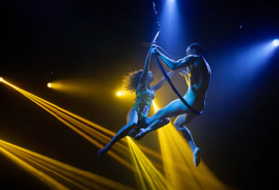 Desfrute de um Cabaret Circense e Espetáculo Aéreo