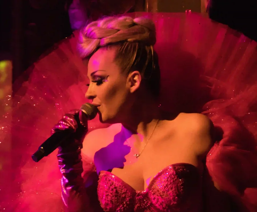 Avec une distribution d'acrobates de niveau international