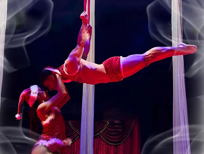 Com um elenco de acrobatas de classe mundial - AirOtic Soirée em Lisboa: Um Cabaret ao estilo circense - Naughty Noel by AirOtic Lisboa: Cabaret de circo burlesco